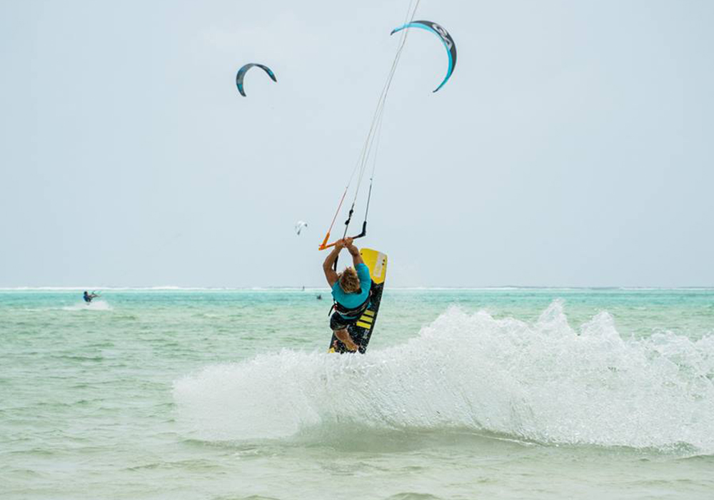 Kitesurfing